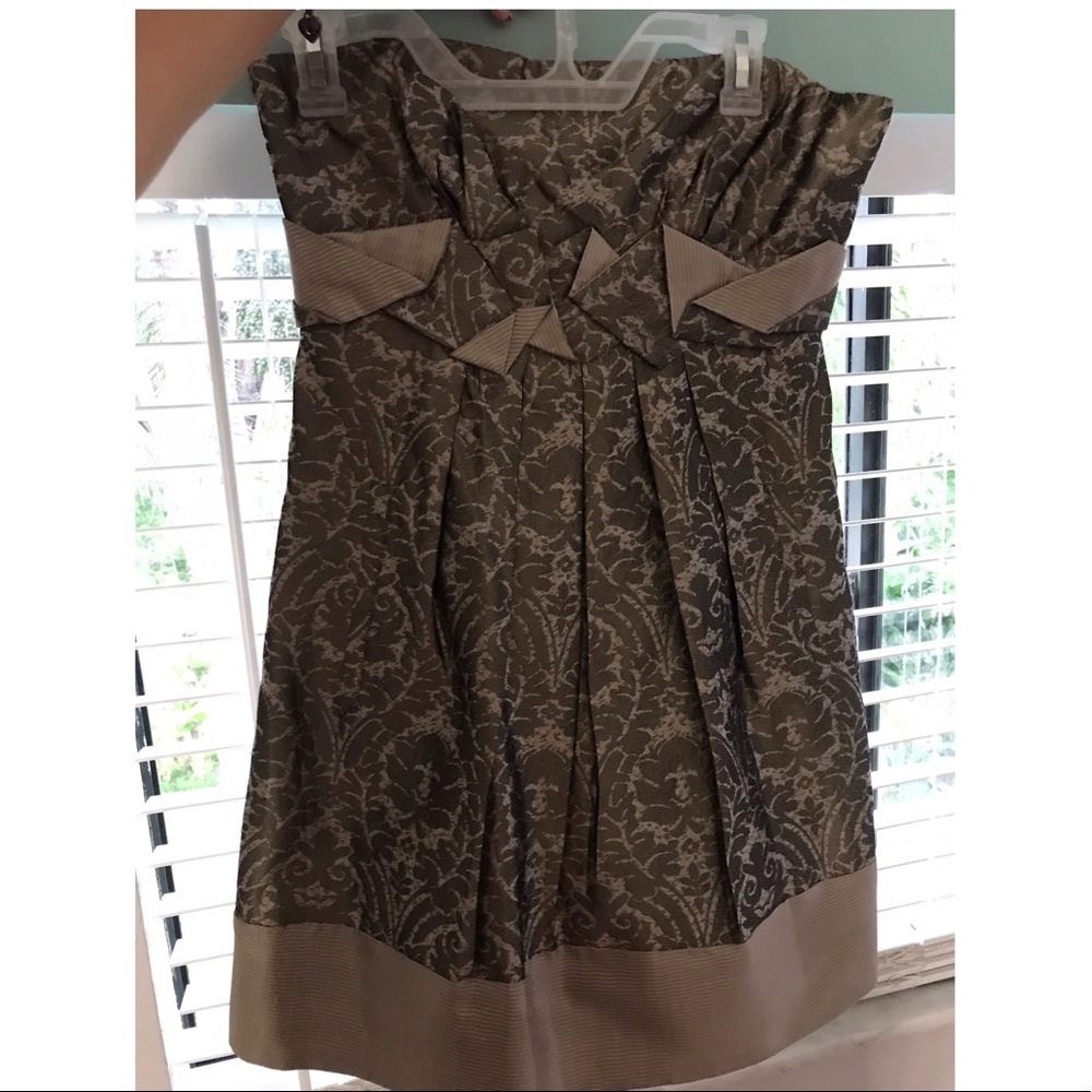 Women’s Strapless Dress